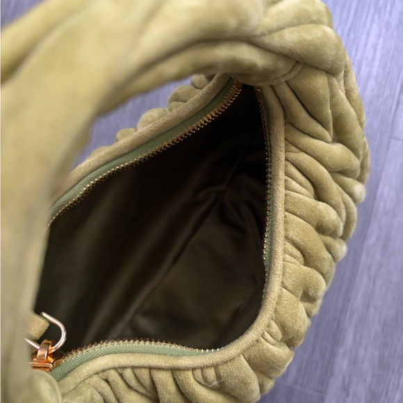 Miu Miu Wander matelassé nappa suede hobo bag - Picture 4 of 11